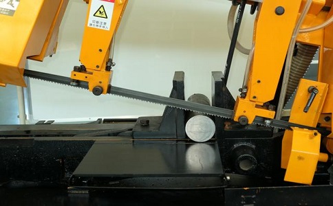 老新镇数控带锯床自动送料精度会出现偏差吗？